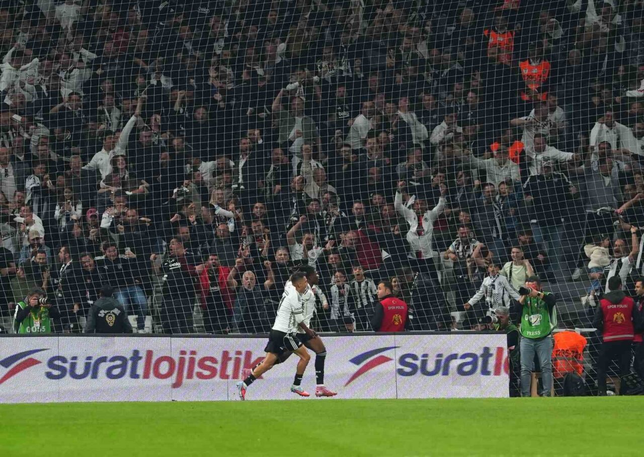 Beşiktaşlı El Bilal Toure, Fenerbahçe ile oynanan derbide gol atarak