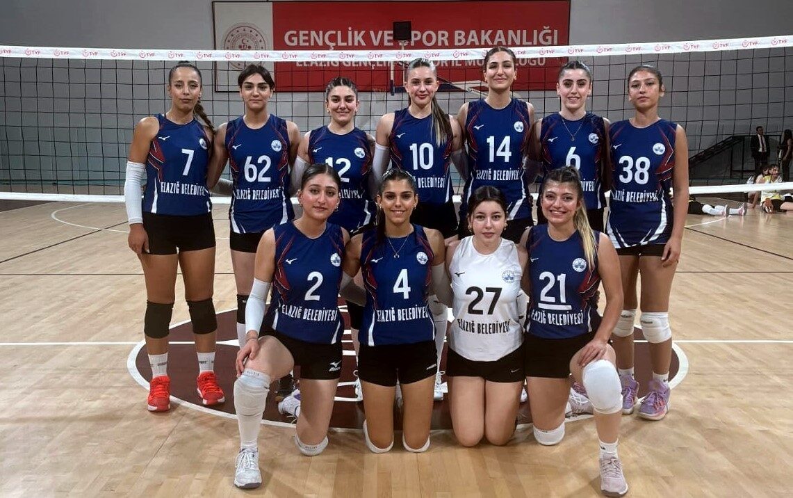 Elazığ Belediyespor, Malatya Voleybol’u 3-0’la geçerek liderliğini devam ettirdi