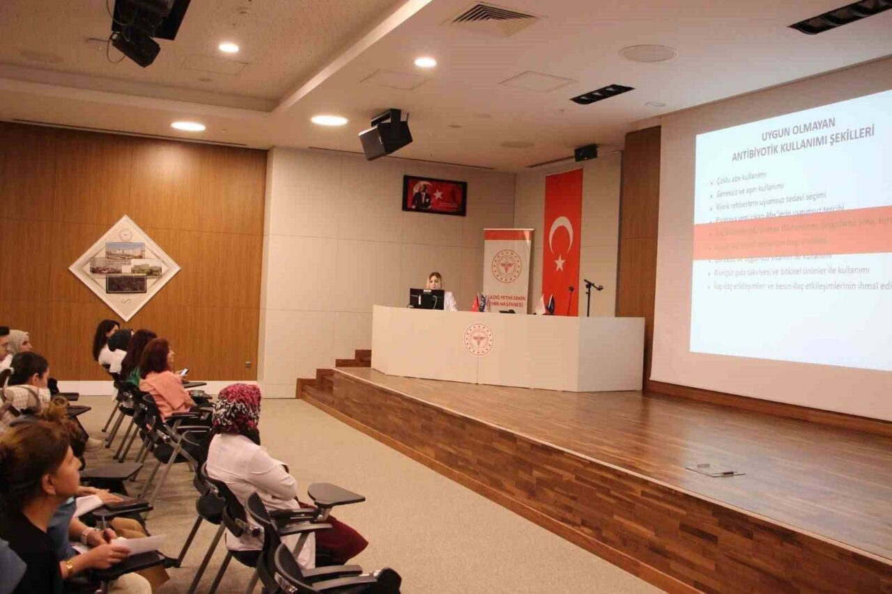 Elazığ'da, 18-24 Kasım Antimikrobiyal Farkındalık Haftası kapsamında Fethi Sekin Şehir