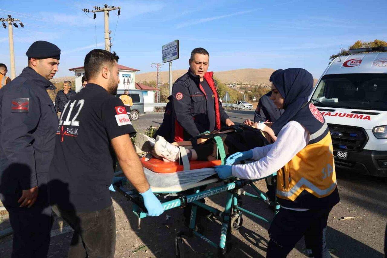 Elazığ-Malatya karayolunda G.B. yönetimindeki otomobil, direksiyon hakimiyetinin kaybolması sonucu aydınlatma