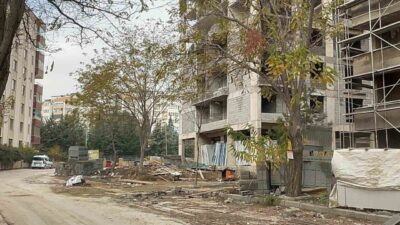 Elazığ'da inşaatta çalışan 55 yaşındaki Mehmet Çelik, dengesini kaybedip düşerek