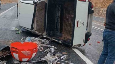 Elazığ-Keban yolunda yağış nedeniyle kayganlaşan yolda, 33 UD 404 plakalı