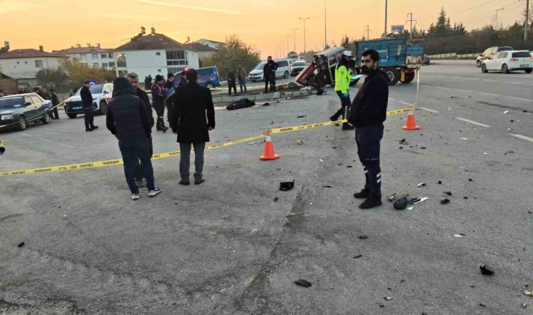 Elazığ’da otomobilin traktörle çarpışmasının ardından yaya hayatını kaybetti, iki kişi yaralandı. Elazığ Yurtbaşı beldesinde traktörle çarpışan otomobil, savrularak yolun karşısına geçen