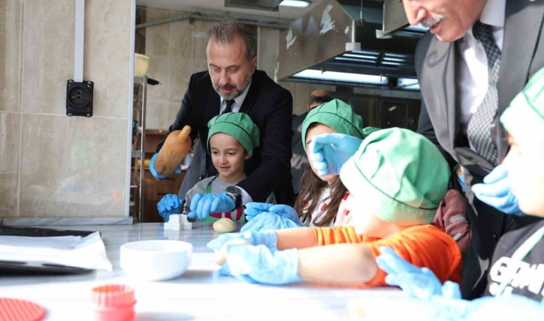 Elazığ’da Anaokulu Öğrencileri Özel Mutfak Projesiyle Kurabiye Yaparak Eğlendi Elazığ'da Şehit Faruk Demir İlkokulu anaokulu öğrencileri, "Minik Şeflerimiz Mutfakta"