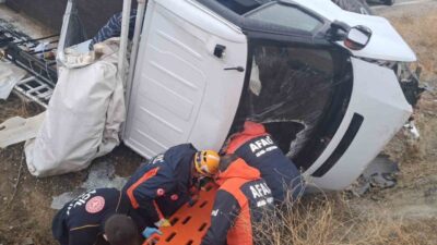 Elazığ-Malatya karayolunda bir pikap, sürücüsünün direksiyon hakimiyetini kaybetmesi sonucu şarampole