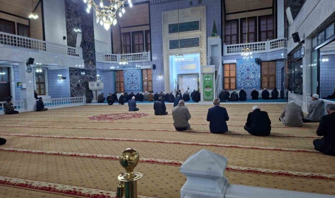 Elazığ'da sabah namazı buluşmaları, İl Müftülüğü tarafından Mevlana Camii'nde düzenlendi.