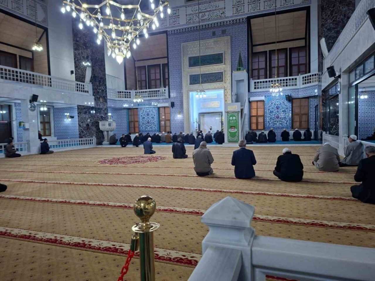 Elazığ'da sabah namazı buluşmaları, İl Müftülüğü tarafından Mevlana Camii'nde düzenlendi.