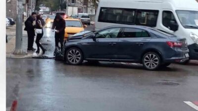 Elazığ Rızaiye Mahallesi'nde iki otomobilin çarpışması sonucu bir kişi yaralandı.