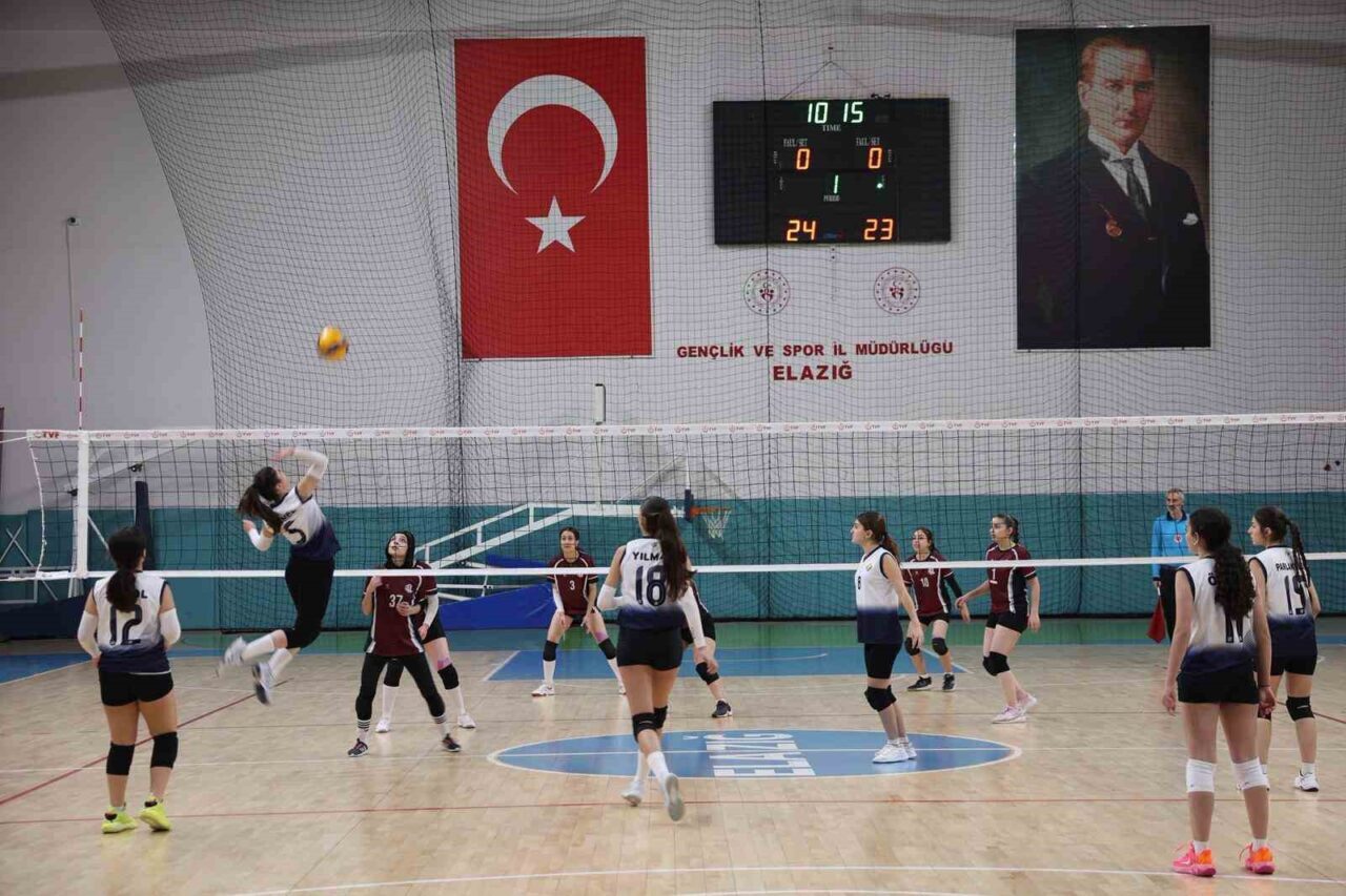 Elazığ'da düzenlenen Okul Sporları Gençler A Voleybol İl Birinciliği sona