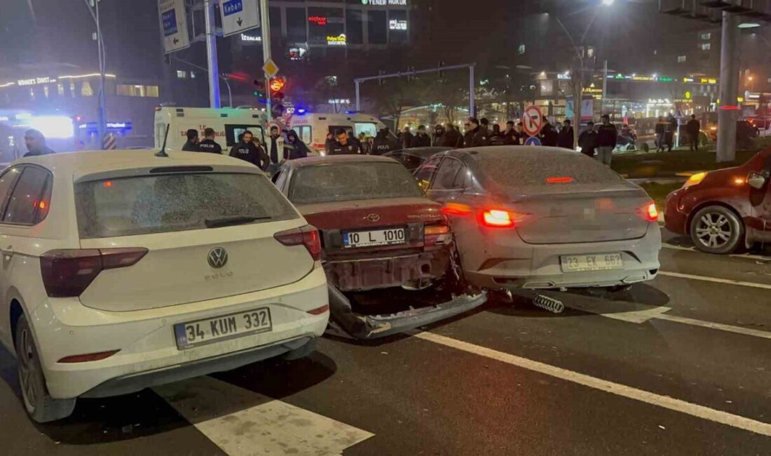 Elazığ'da Hazardağlı kavşağında meydana gelen zincirleme trafik kazasında 7 otomobilin