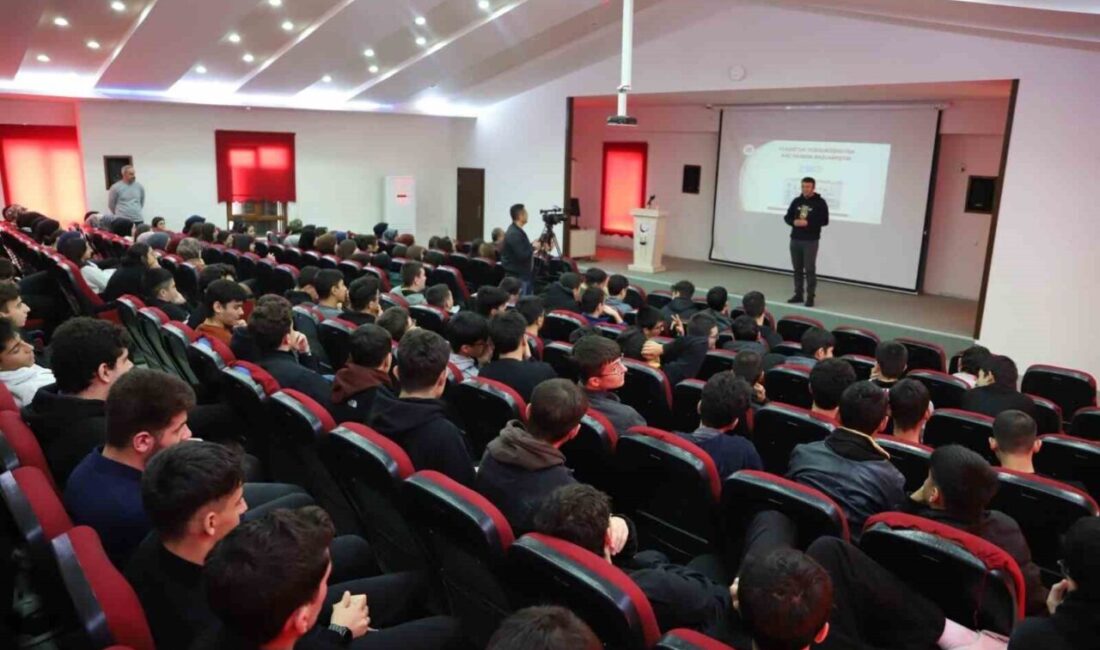 Elazığ’da Fırat Üniversitesi, 31 Lise ile Eş Zamanlı Tanıtıldı Elazığ'da 31 lisede "Üniversitem Yanımda" etkinliği düzenlendi. Fırat Üniversitesi Rektörlüğü