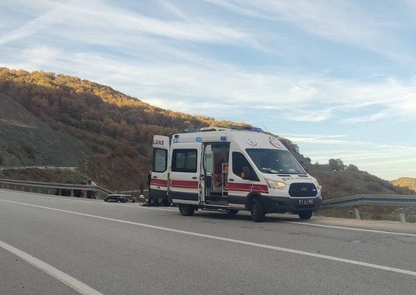 Bilecik-Bozüyük-İnegöl-Bursa karayolunda, Lütfullah Ç. yönetimindeki kamyonet, direksiyon kontrolünü kaybederek elektrik
