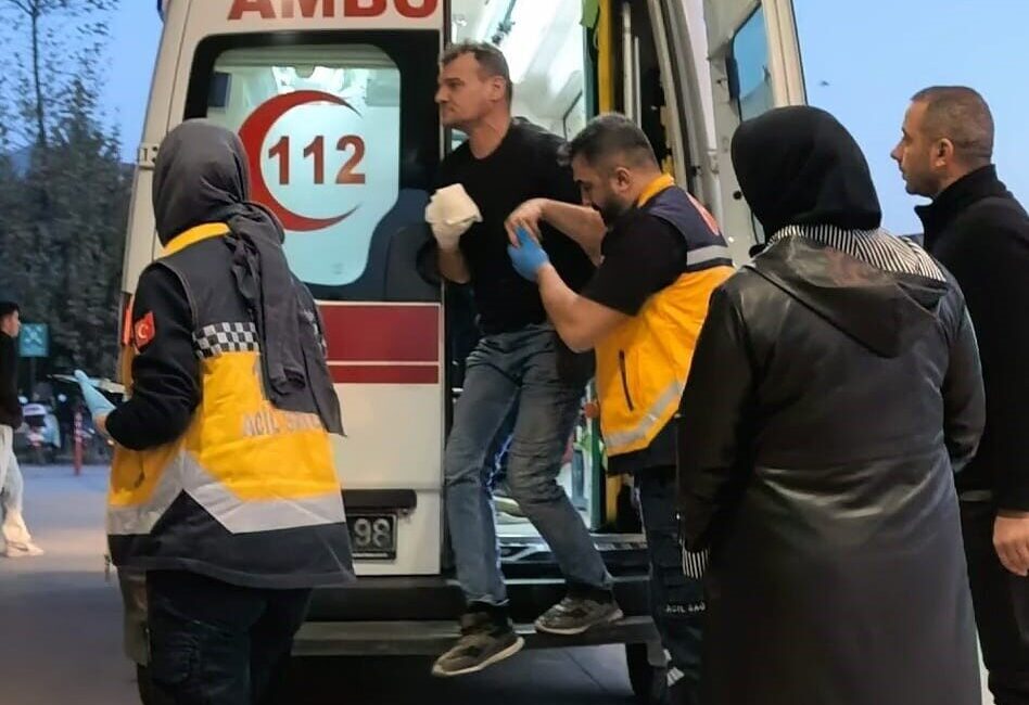 İnegöl’de Traktör Hidrolik Sistemine Sıkışan Çiftçi Hastaneye Kaldırıldı Bursa’nın İnegöl ilçesinde Engin A. (45), traktörünün hidrolik sistemini tamir