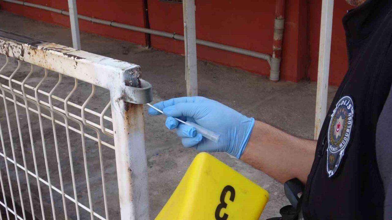 Antalya'nın Kepez ilçesinde parkta alkol alırken yoldan geçenlere saldıran kimliği