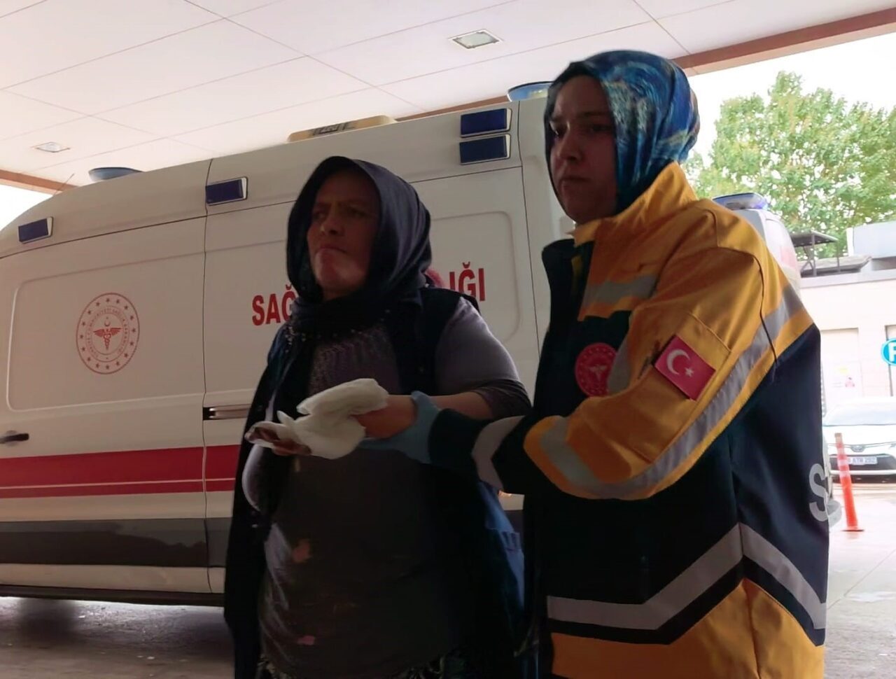 Bursa'nın İnegöl ilçesinde Elif A. (38), öğrenci yurdunda merdaneli ütüyle