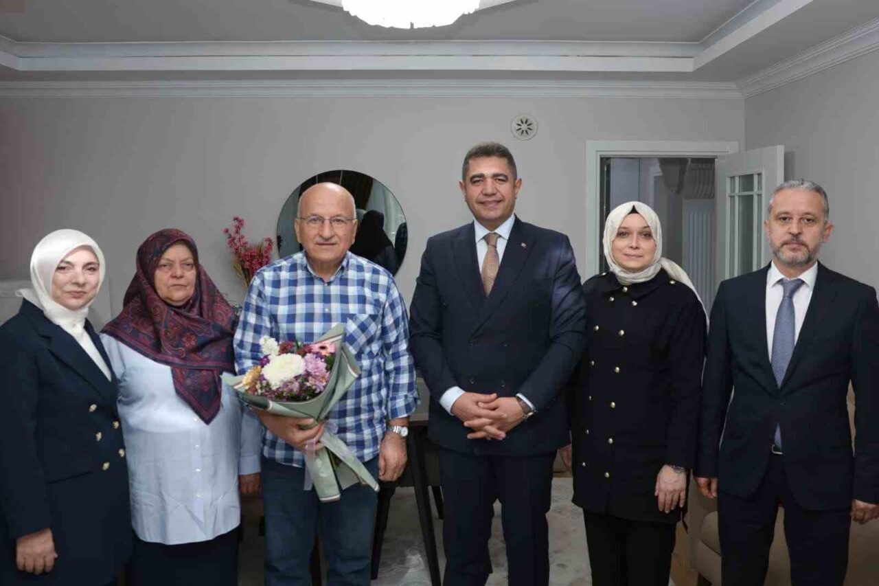 Düzce Valisi Selçuk Aslan, 24 Kasım Öğretmenler Günü dolayısıyla emekli