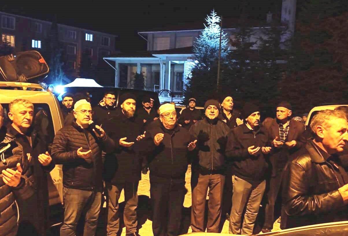 Emet ilçesinde Diyanet İşleri Başkanlığı tarafından düzenlenen umre programıyla 45