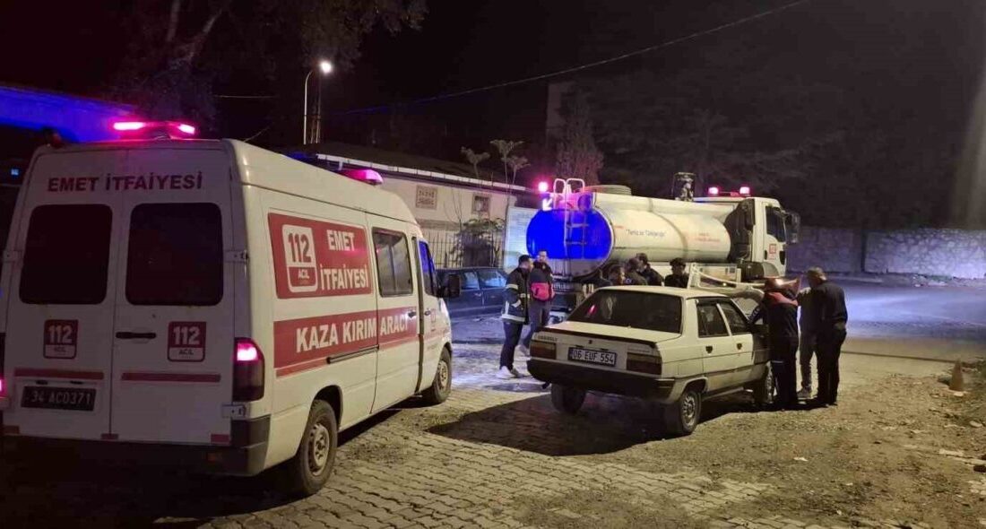 Emet ilçesinde H.T. yönetimindeki aracın benzin hortumundan kaynaklanan yangın, Emet