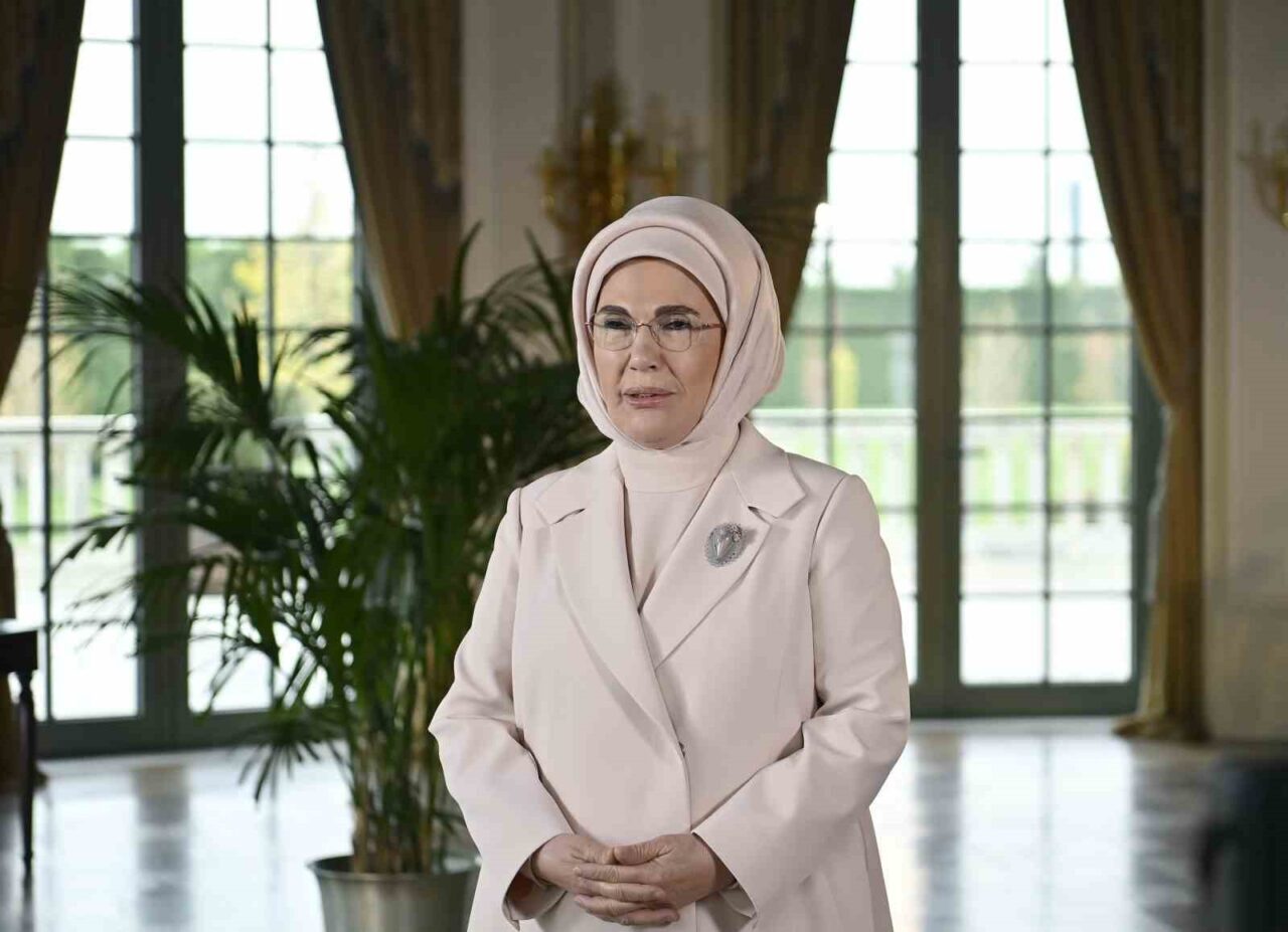 Emine Erdoğan, "Büyüyen Avrupa 2025 Uluslararası Zirvesi"nde ailenin güçlendirilmesi için