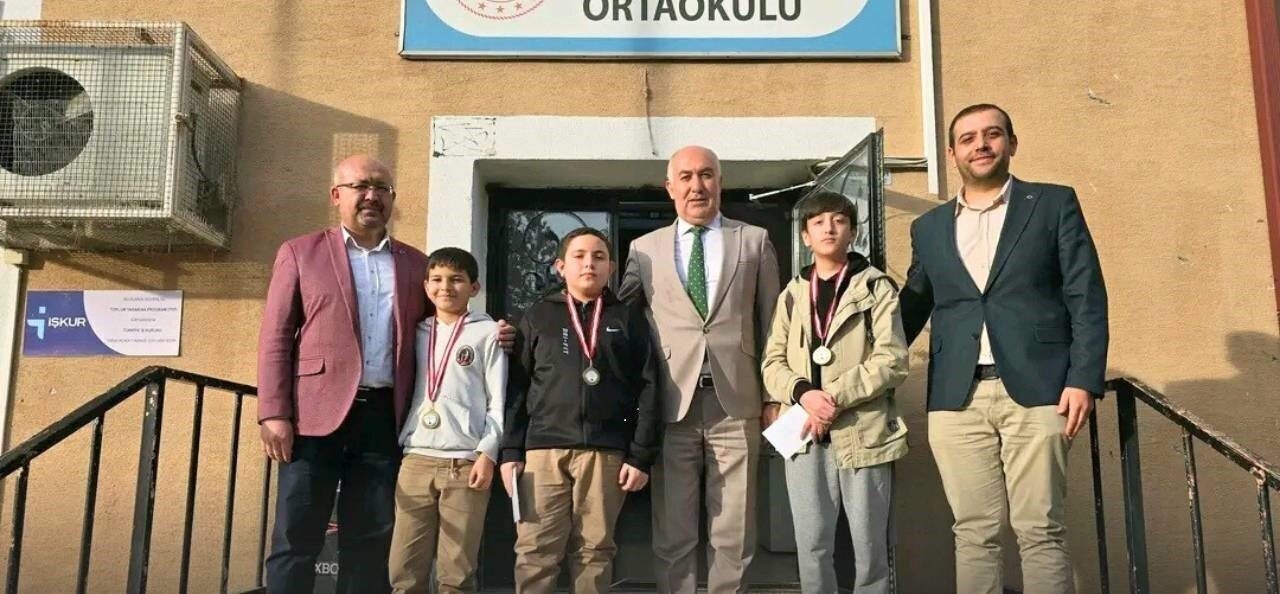 Emirdağ Atatürk Ortaokulu'nda gerçekleştirilen 2025-2026 Eğitim Öğretim Yılı Geleneksel Satranç