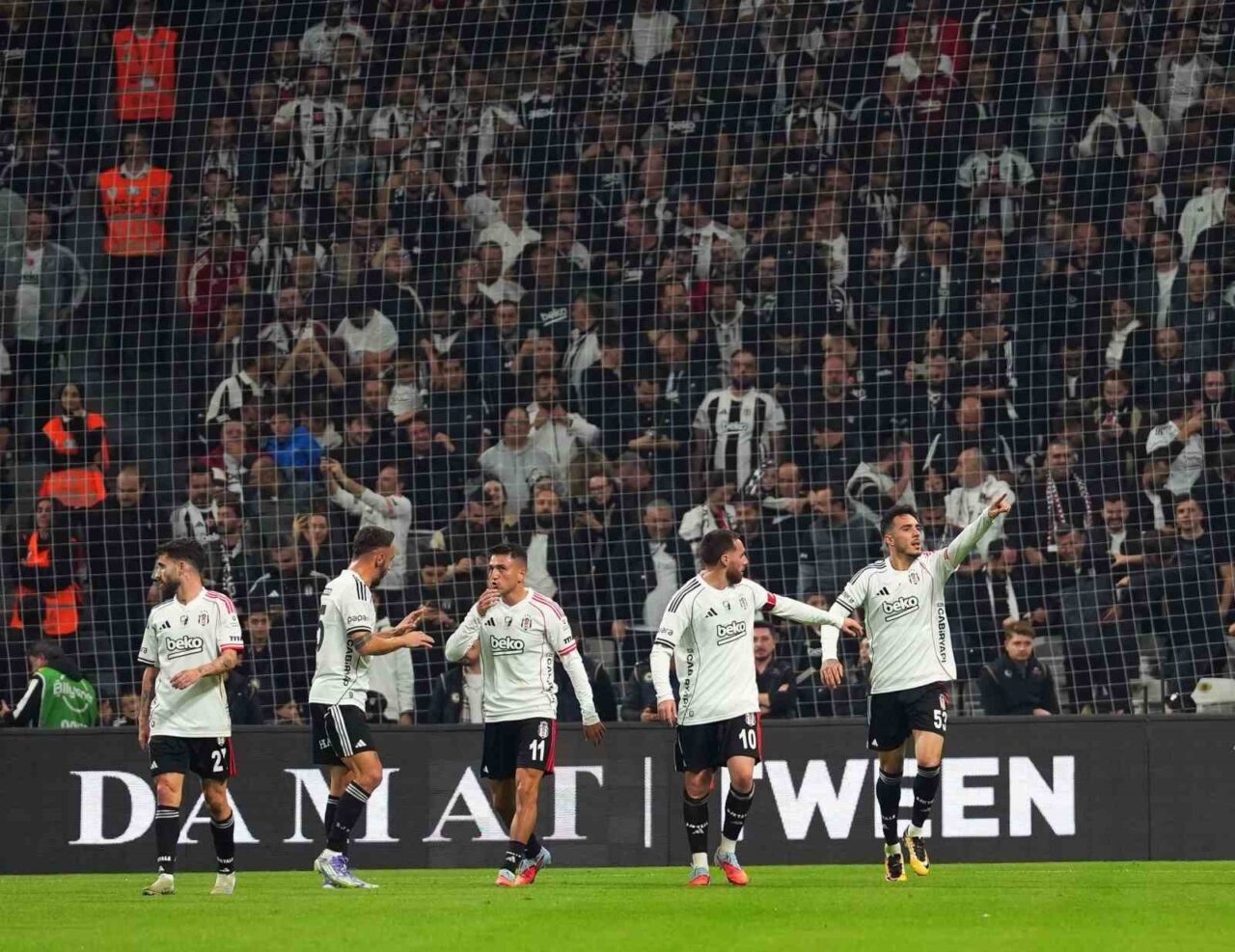 Beşiktaş’ta 25 yaşındaki savunma oyuncusu Emirhan Topçu, Trendyol Süper Lig’de