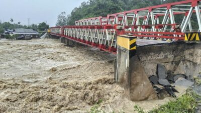 Endonezya'nın Kuzey Sumatra eyaletindeki şiddetli yağışlar nedeniyle meydana gelen sel