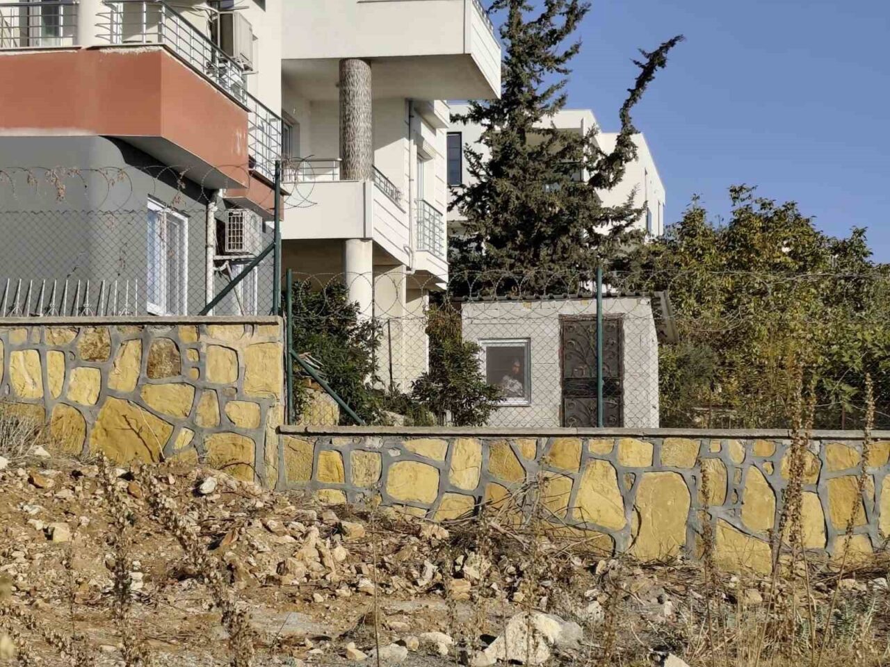 Mersin’de Engelli Kadının Bahçedeki Kulübede Yaşamı Dikkat Çekti