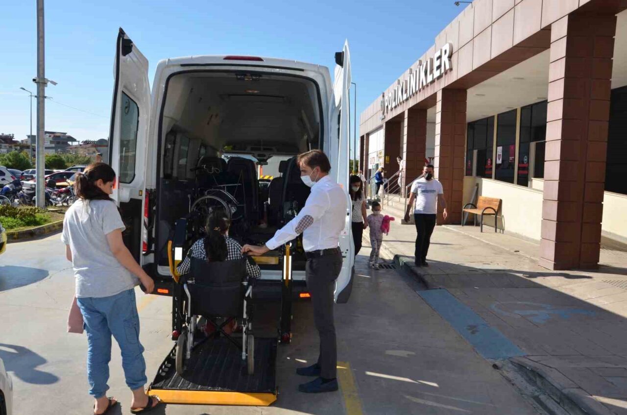 Antalya Büyükşehir Belediyesi, engelli bireylerin kamu hizmetlerine daha kolay erişimini