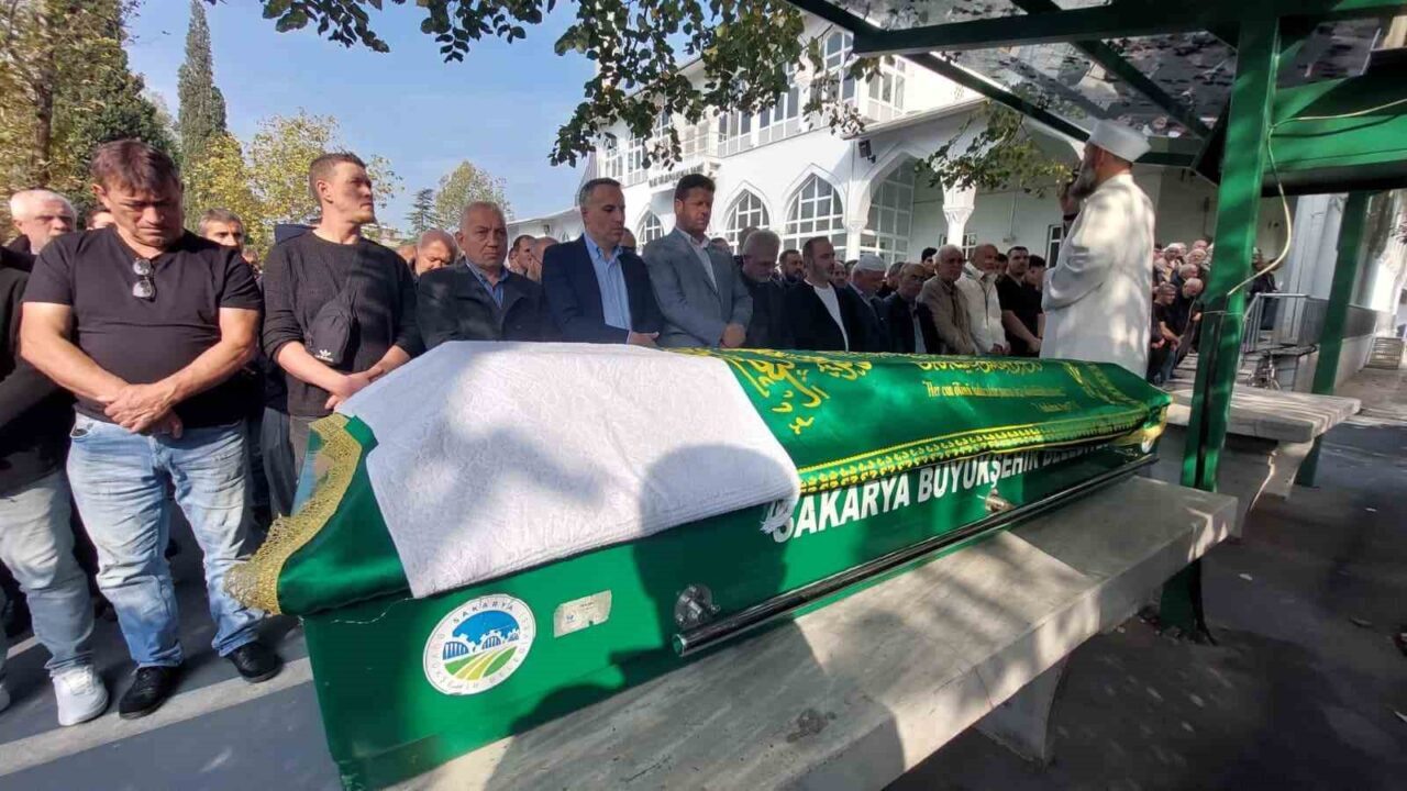 Akyazı’da Eniştesi Tarafından Bulunan Yaşlı Adam Son Yolculuğuna Uğurlandı