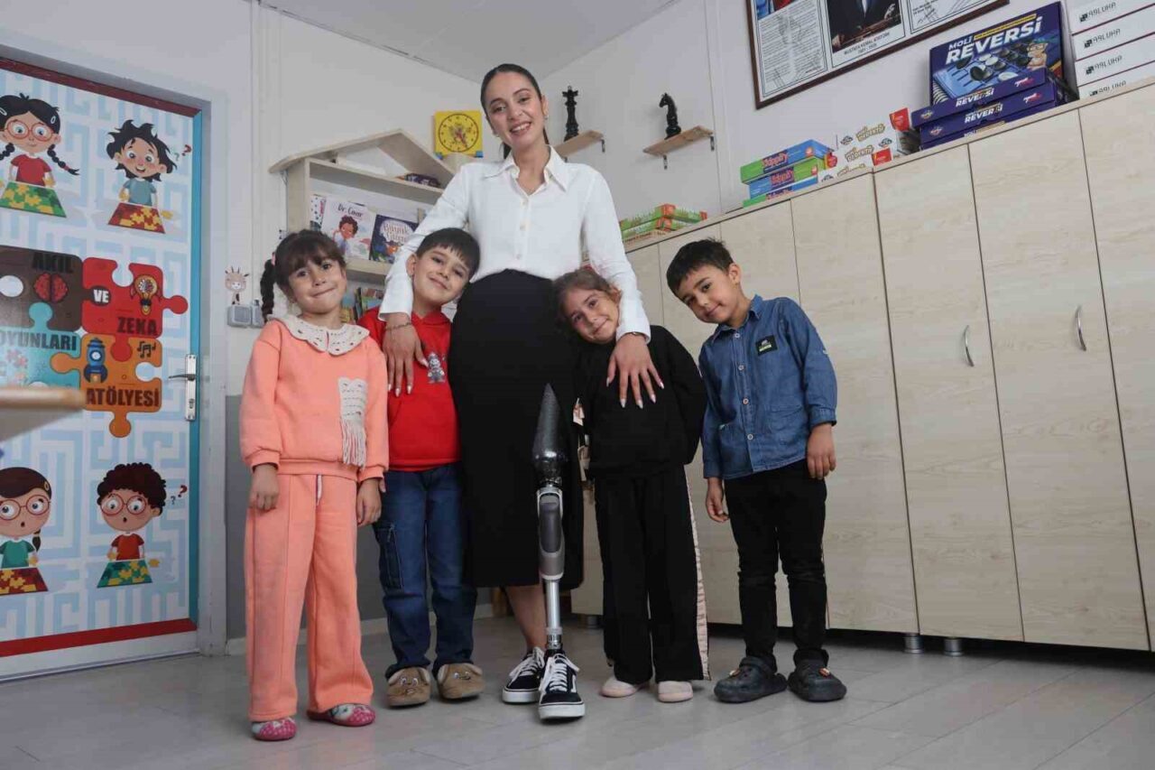 Sena Alkan, Deprem Felaketine Rağmen Öğretmenlik Mesleğine Umutla Dönüş Yaptı