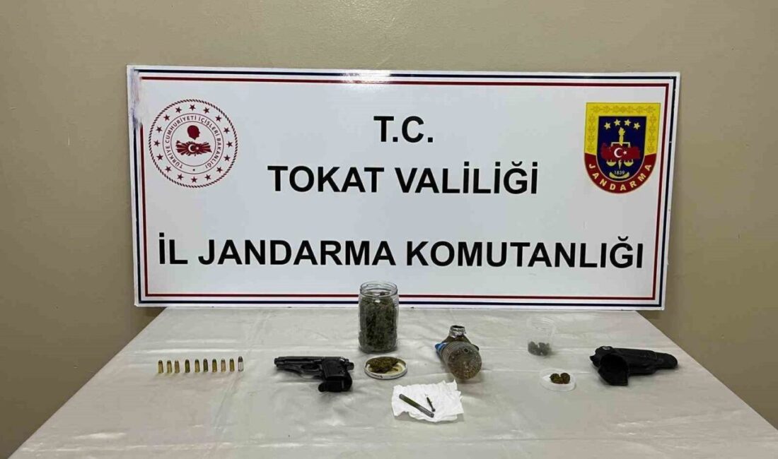 Tokat'ın Erbaa ilçesinde jandarma, yaptığı operasyonda 400 gram skunk ve