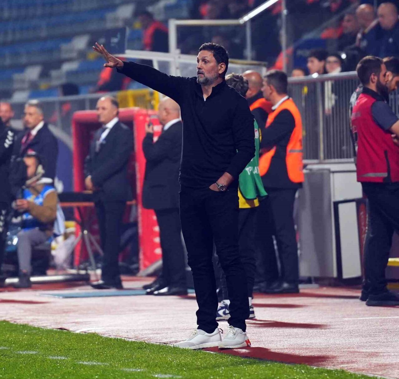 Antalyaspor'un teknik direktörü Erol Bulut, geçen haftaki Başakşehir maçından önce