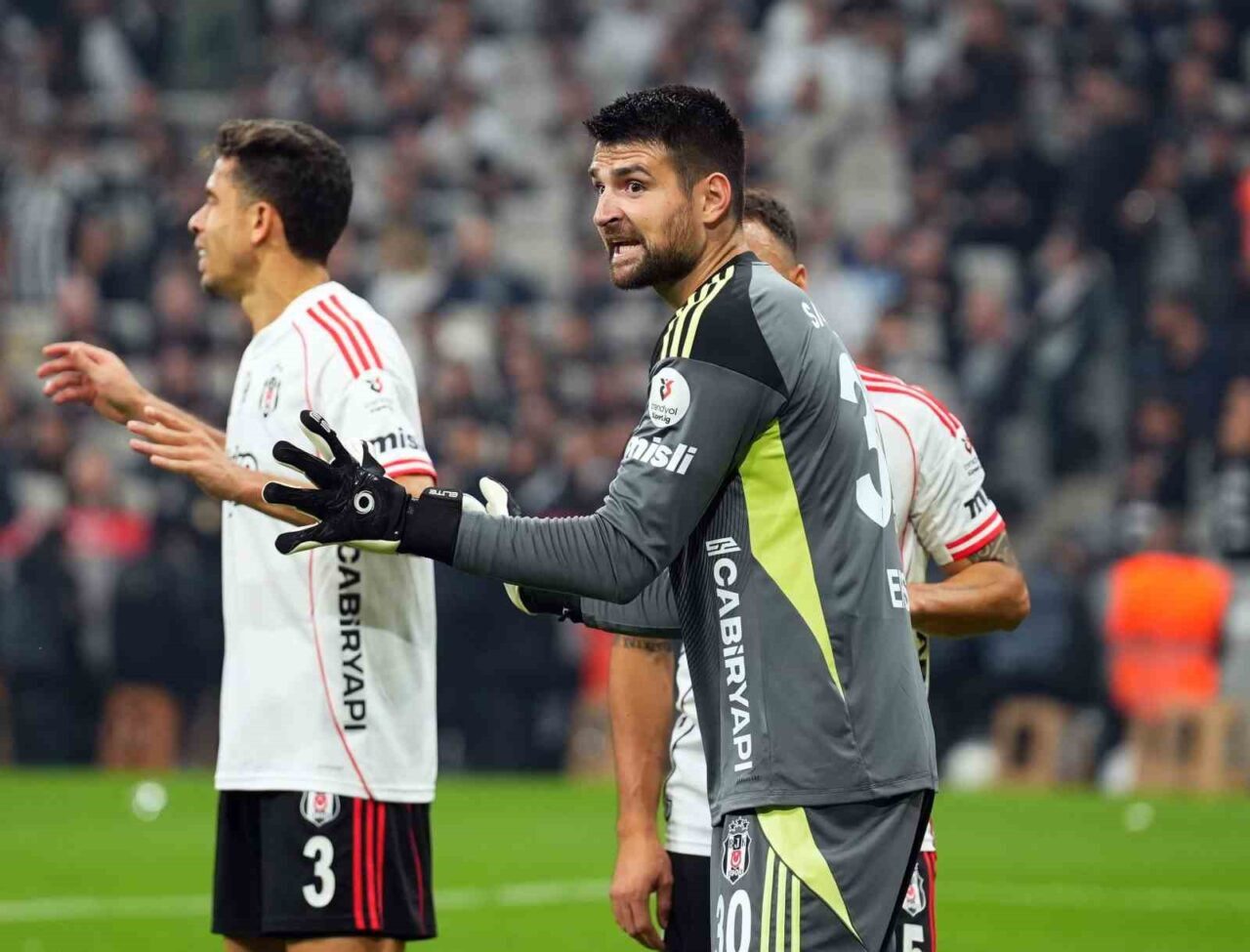 Ersin Destanoğlu, Beşiktaş formasıyla Fenerbahçe'ye karşı oynadığı 6. maçında ilk