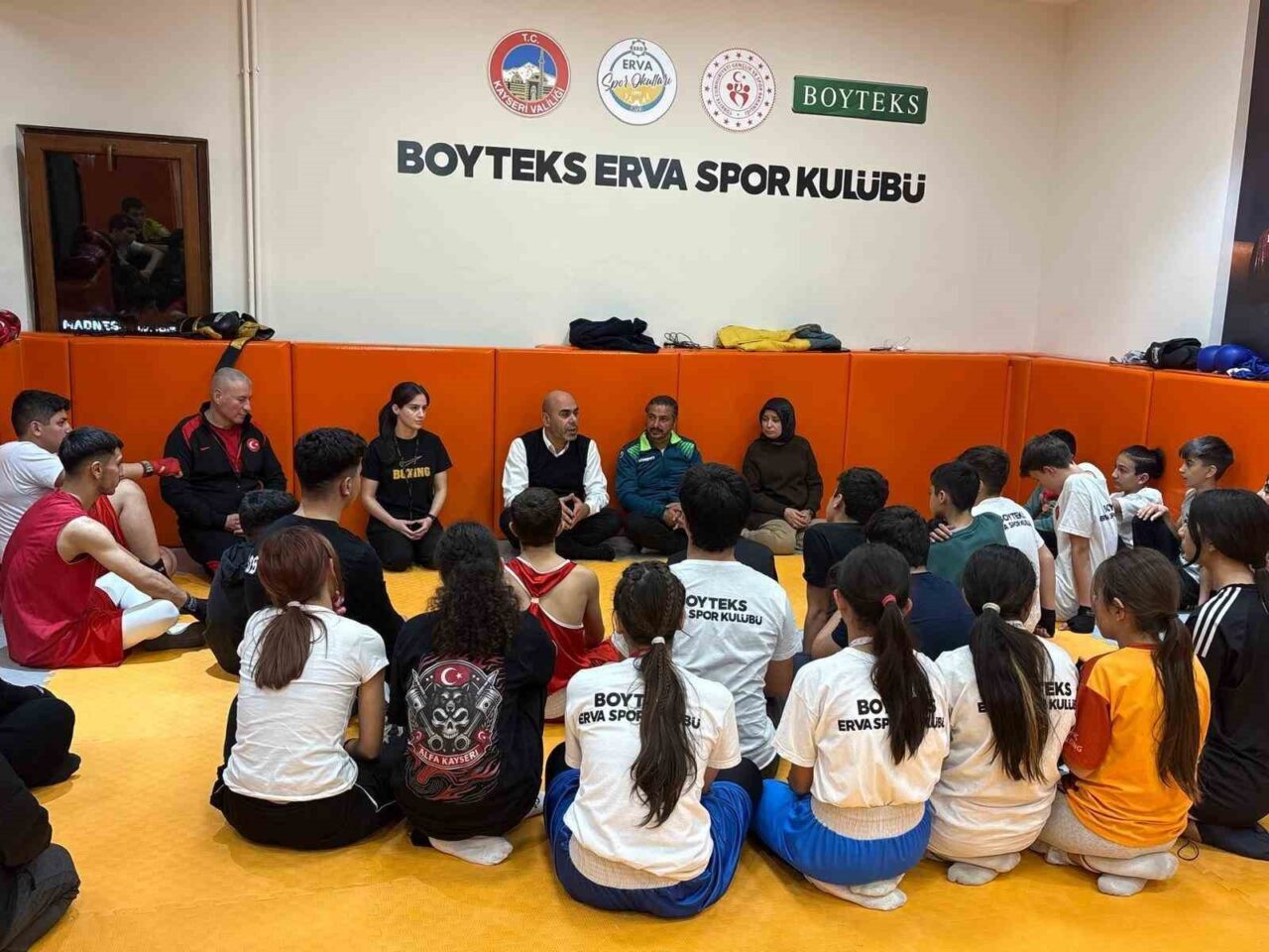 Kayseri Valisi Gökmen Çiçek'in himayesinde açılan Boyteks ERVA Spor Okulu'nda