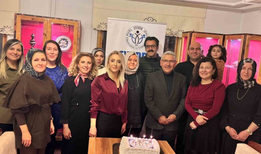 Erzincan Eğitim Yöneticileri ve Uzmanları Derneği (EYUDER), Öğretmenler Günü etkinliğinde