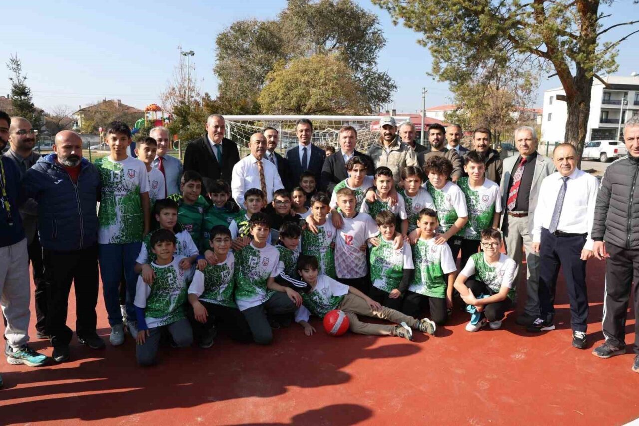 Erzincan Valisi Hamza Aydoğdu, Kauçuk Zemin Projesi kapsamında Müşir Zeki