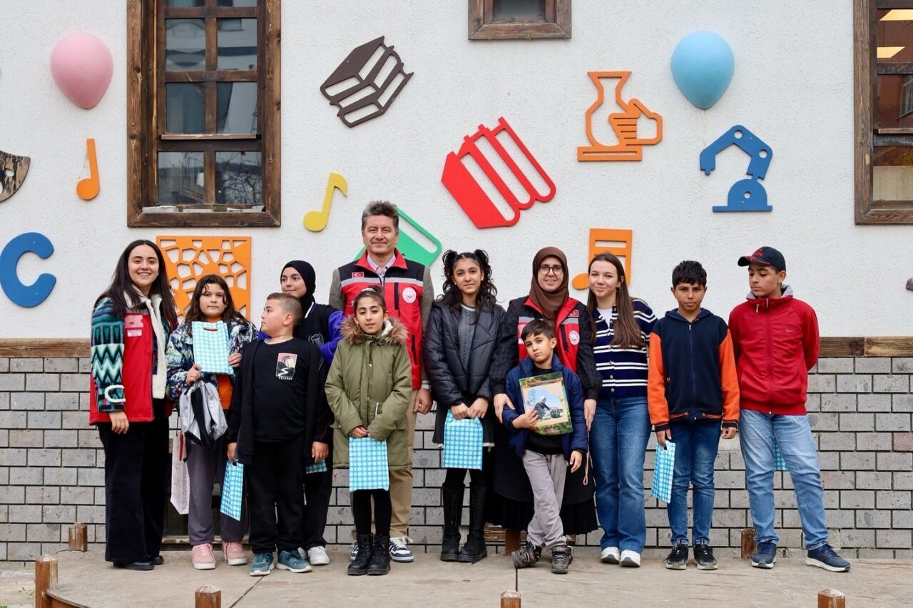 Erzincan’da Çocuklara Yönelik Düzenlenen Etkinlikte Kitap Okuma Sevgisi Aşılandı