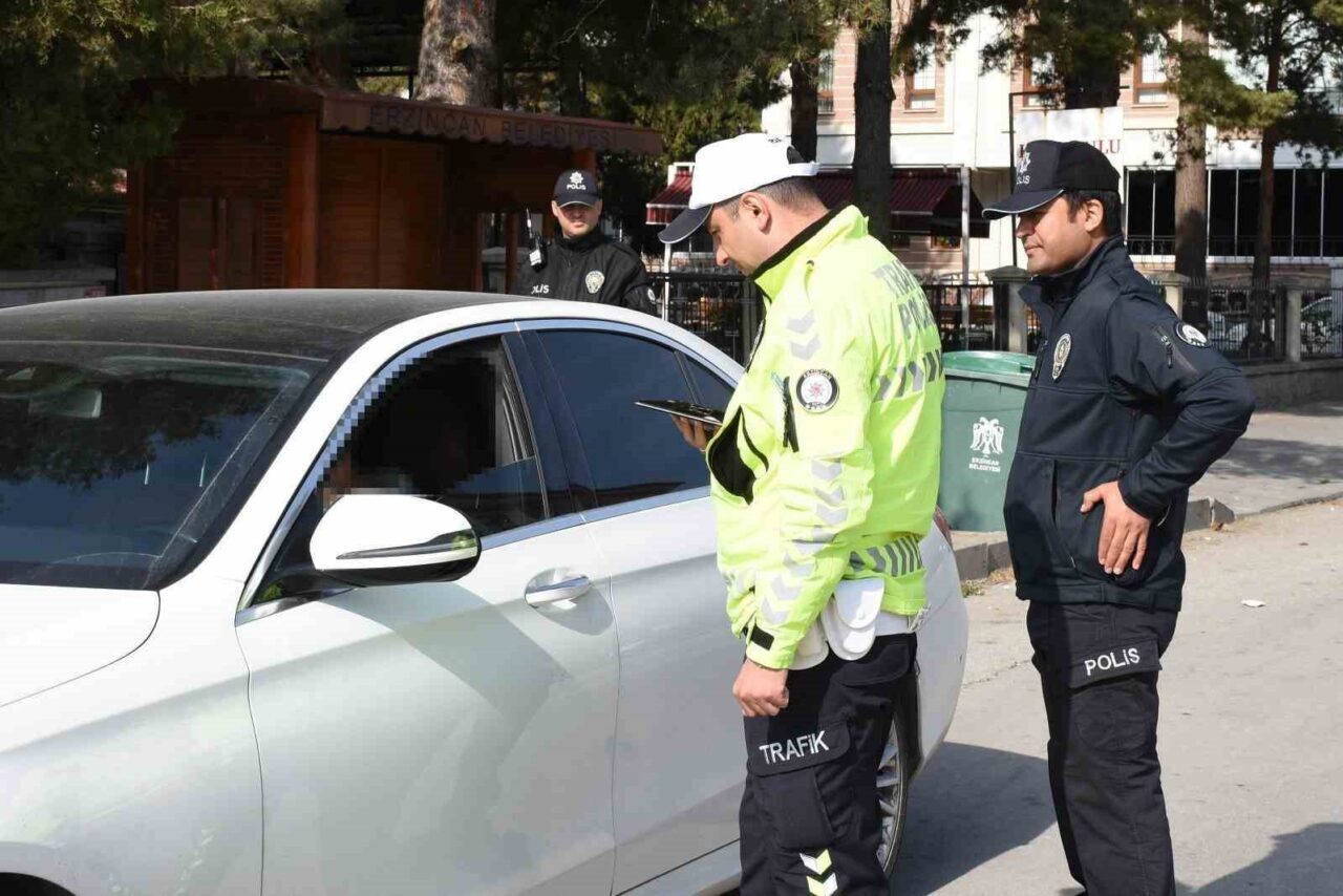 Erzincan İl Emniyet Müdürlüğü, öğrencilerin güvenliğini sağlamak amacıyla "Güvenli Okul