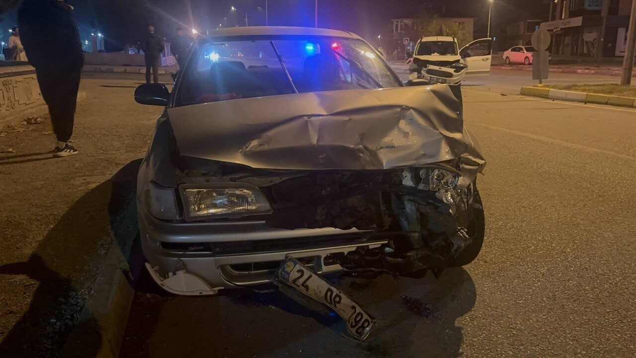 Erzincan’da Trafik Kazası: Üç Kişi Yaralandı, Soruşturma Başlatıldı