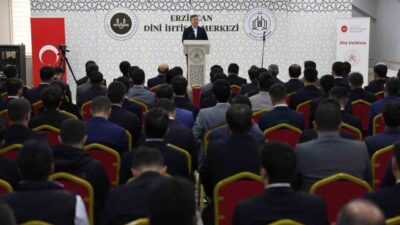 Erzincan Valisi Hamza Aydoğdu, Dinî İhtisas Merkezi'nde imam adaylarıyla bir
