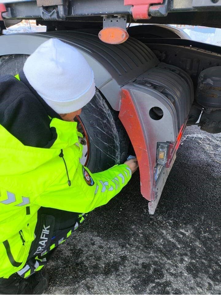 Erzincan’da Kış Lastiği Denetimleri: 154 Araç İncelendi, 3 Araca Cezai İşlem Uygulandı