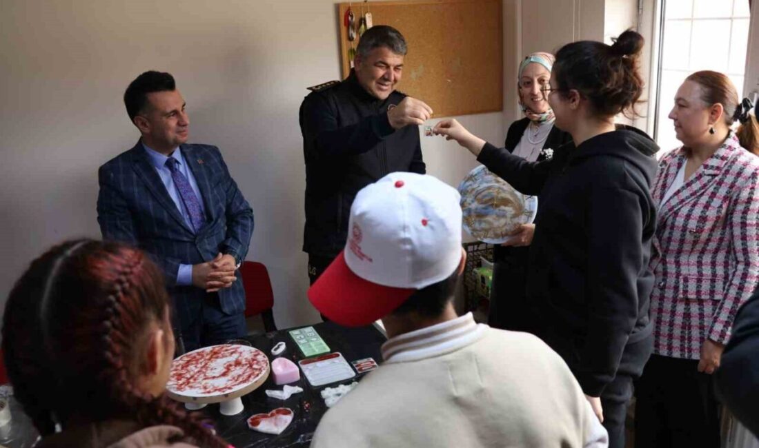 Erzurum’da Çocuklara Yönelik Moral Destek Programı Düzenlendi Erzurum Çocuk Evleri Sitesi'nde düzenlenen "İlham Veren Rol Model Çalışması"