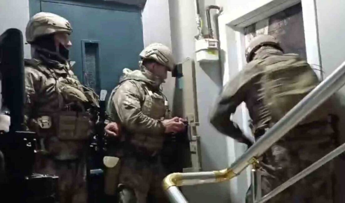 Erzurum'da narkotik ekipleri, sokak satıcılarına yönelik operasyon düzenleyerek 14 kişiyi