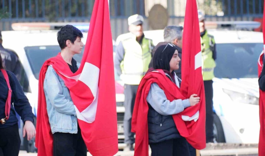 Erzurum’da 10 Kasım Anma Etkinlikleri, Atatürk İçin Saygı Duruşu ile Başladı 10 Kasım'da Atatürk’ü anmak üzere Erzurum'da çeşitli etkinlikler düzenlendi. Kent