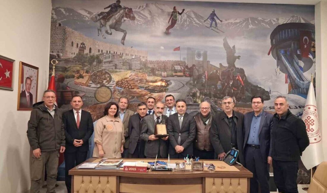 Muhsin Koç, Erzurum’un Folklor Kültürüne Yarım Yüzyıl Katkı Sağladıktan Sonra Emekli Oldu Erzurum'un folklor araştırmacısı ve antropologu Muhsin Koç, 38 yıllık hizmetinin