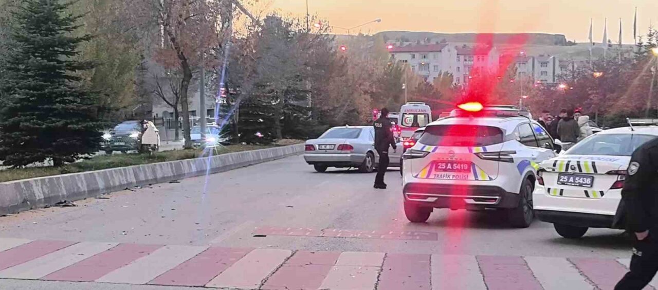 Erzurum'da iki otomobilin çarpıştığı trafik kazasında 3 kişi yaralandı. Müftü