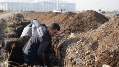 Erzurum'da kış ayları için mezar yerleri hazırlandı. Büyükşehir Belediyesi Mezarlıklar