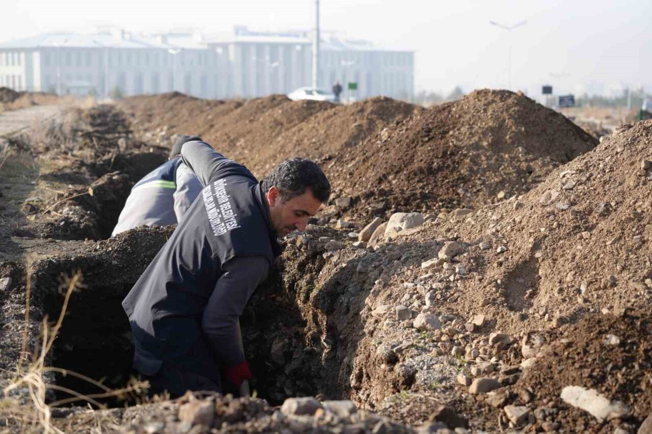 Erzurum'da kış ayları için mezar yerleri hazırlandı. Büyükşehir Belediyesi Mezarlıklar