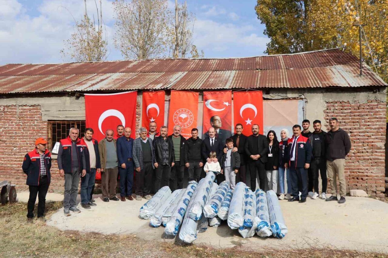 Erzurum'un Oltu ilçesinde, 18 çiftçiye İlçe Tarım ve Orman Müdürlüğü