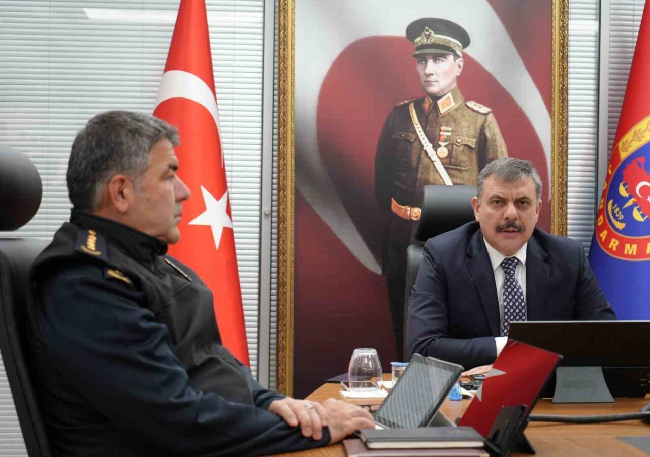 Erzurum'da Vali Mustafa Çiftçi başkanlığında düzenlenen güvenlik toplantısında, 2024-2025 verilerine